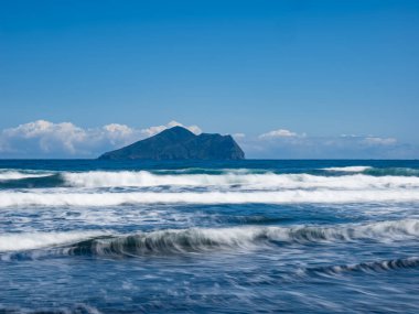 Tayvan 'daki Guishan Adası' nda uzun süre kumsalda görülmüş..