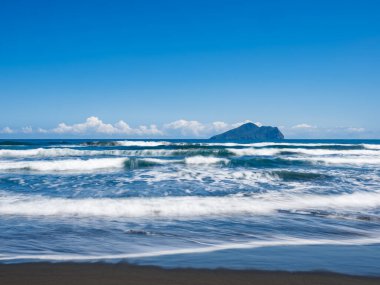 Tayvan 'daki Guishan Adası' nda uzun süre kumsalda görülmüş..