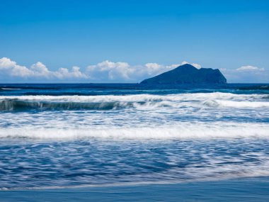 Tayvan 'daki Guishan Adası' nda uzun süre kumsalda görülmüş..