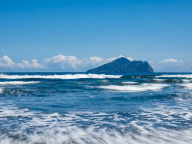 Tayvan 'daki Guishan Adası' nda uzun süre kumsalda görülmüş..