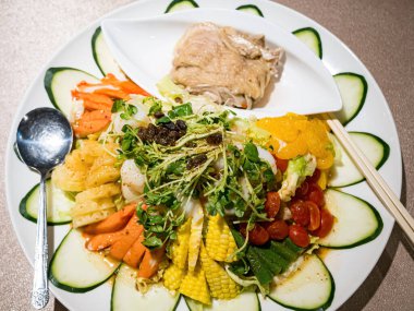 Karışık Deniz Ürünleri ve Tavuk Tabağı