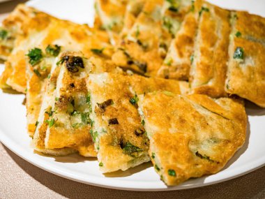 Dondurmalı gözleme kızarmış Çin ekmeğidir..