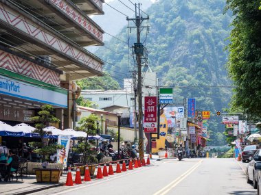 Guguan şehri manzarası 29 Nisan 2023 'te Taichung, Tayvan' da. Taichung, Tayvan 'ın Heping Bölgesi' nde bulunan bir kaplıca. Daha önce adı Meiji Onsen 'di..