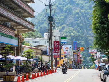 Guguan şehri manzarası 29 Nisan 2023 'te Taichung, Tayvan' da. Taichung, Tayvan 'ın Heping Bölgesi' nde bulunan bir kaplıca. Daha önce adı Meiji Onsen 'di..