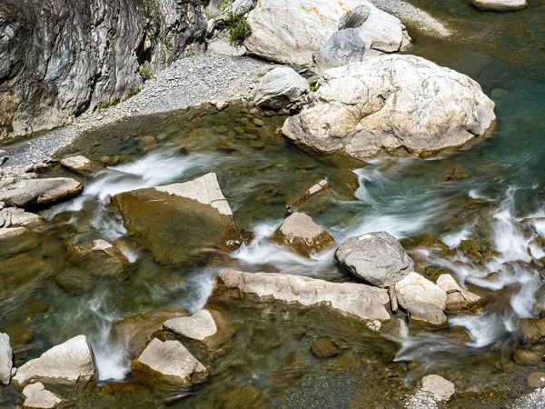 Bergsfloden Floden Flöde Stenar Stenar Naturen Vatten Flodutsikt Grön Berget — Stockfoto