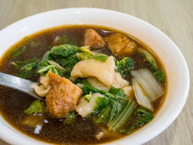 Hamur toplu çeşitli sebze çorbası..