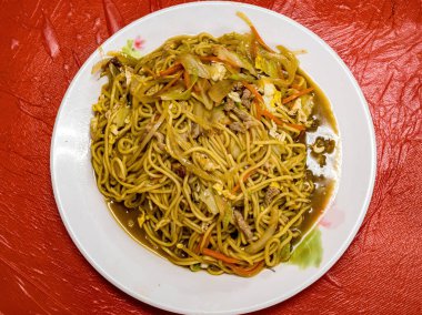 bir teneke Budatavada kızartılmış erişte, Çin yemeği, Çin mutfağı