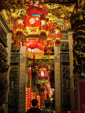 Tayvan, Tayvan... 11 Şubat 2024: Tayvan 'ın Taichung kentindeki Dajia Jenn Lann Tapınağı' nın manzarası deniz tanrıçası Mazu 'ya tapılmaktadır..