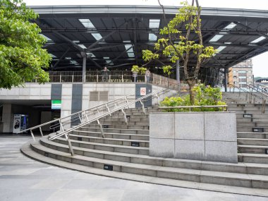 Keelung, Tayvan - 13 Nisan: 13 Nisan 2024 'te Keellung, Tayvan' da sokak cephesi. Keelung Tayvan 'ın 9. en kalabalık şehridir..