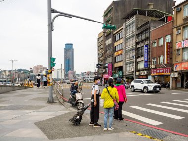 Keelung, Tayvan - 13 Nisan: 13 Nisan 2024 'te Keellung, Tayvan' da sokak cephesi. Keelung Tayvan 'ın 9. en kalabalık şehridir..