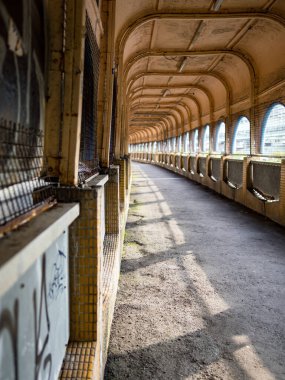 Keelung, Tayvan - 13 Nisan: 13 Nisan 2024 'te Keellung, Tayvan' da sokak cephesi. Keelung Tayvan 'ın 9. en kalabalık şehridir..