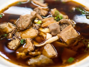 Zengin ve Yürekli Biftek Çorbası