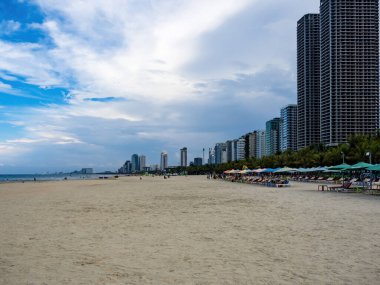 Da Nang, Vietnam - 24 Mayıs 2024: Turist deneyimi My Khe Beach, Da Nang City, Vietnam.