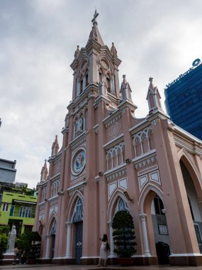 Da Nang, Vietnam - 24 Mayıs 2024 Da Nang Catheral cephe Da nang, Vietnam. Piskoposluk şu anki haliyle 18 Ocak 1963 'te kuruldu..
