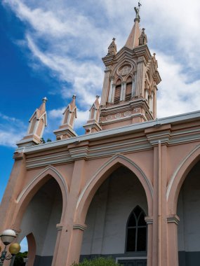 Da Nang, Vietnam - 24 Mayıs 2024 Da Nang Catheral cephe Da nang, Vietnam. Piskoposluk şu anki haliyle 18 Ocak 1963 'te kuruldu..