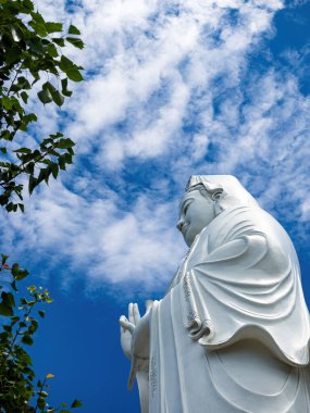 Da Nang, Vietnam - 24 Mayıs 2024: Vietnam 'daki Linh Ung Pagoda turist ziyareti, altı yıllık inşaatın ardından Temmuz 2010' da açılmasından bu yana popüler bir seyahat merkezi haline geldi..