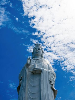 Da Nang, Vietnam - 24 Mayıs 2024: Vietnam 'daki Linh Ung Pagoda turist ziyareti, altı yıllık inşaatın ardından Temmuz 2010' da açılmasından bu yana popüler bir seyahat merkezi haline geldi..