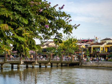 HOI AN, VİETNAM - 25 Mayıs 2024: Quang Nam vilayetindeki Hoi An antik kenti, UNESCO dünya mirası. Vietnam. Hoi An, Vietnam 'ın en popüler yerlerinden biridir..