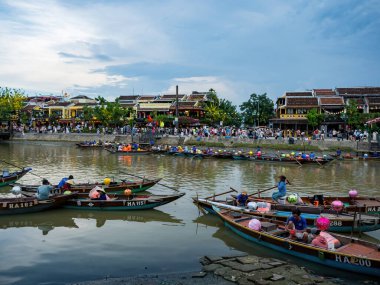 HOI AN, VİETNAM - 25 Mayıs 2024: Quang Nam vilayetindeki Hoi An antik kenti, UNESCO dünya mirası. Vietnam. Hoi An, Vietnam 'ın en popüler yerlerinden biridir..
