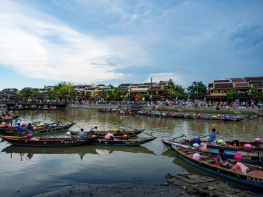 HOI AN, VİETNAM - 25 Mayıs 2024: Quang Nam vilayetindeki Hoi An antik kenti, UNESCO dünya mirası. Vietnam. Hoi An, Vietnam 'ın en popüler yerlerinden biridir..