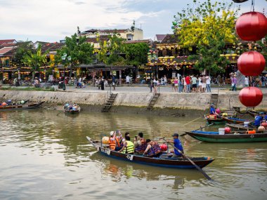 HOI AN, VİETNAM - 25 Mayıs 2024: Quang Nam vilayetindeki Hoi An antik kenti, UNESCO dünya mirası. Vietnam. Hoi An, Vietnam 'ın en popüler yerlerinden biridir..
