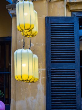 HOI AN, VİETNAM - 25 Mayıs 2024: Quang Nam vilayetindeki Hoi An antik kenti, UNESCO dünya mirası. Vietnam. Hoi An, Vietnam 'ın en popüler yerlerinden biridir..