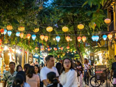 HOI AN, VİETNAM - 25 Mayıs 2024: Quang Nam vilayetindeki Hoi An antik kenti, UNESCO dünya mirası. Vietnam. Hoi An, Vietnam 'ın en popüler yerlerinden biridir..