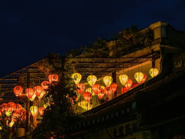 HOI AN, VİETNAM - 25 Mayıs 2024: Quang Nam vilayetindeki Hoi An antik kenti, UNESCO dünya mirası. Vietnam. Hoi An, Vietnam 'ın en popüler yerlerinden biridir..