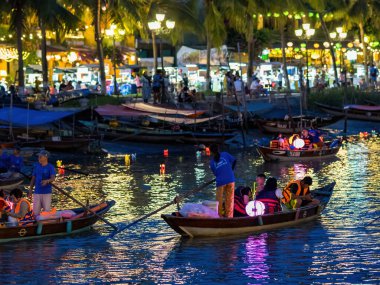 HOI AN, VİETNAM - 25 Mayıs 2024: Quang Nam vilayetindeki Hoi An antik kenti, UNESCO dünya mirası. Vietnam. Hoi An, Vietnam 'ın en popüler yerlerinden biridir..