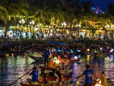 HOI AN, VİETNAM - 25 Mayıs 2024: Quang Nam vilayetindeki Hoi An antik kenti, UNESCO dünya mirası. Vietnam. Hoi An, Vietnam 'ın en popüler yerlerinden biridir..