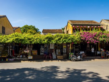 HOI AN, VİETNAM - 25 Mayıs 2024: Quang Nam vilayetindeki Hoi An antik kenti, UNESCO dünya mirası. Vietnam. Hoi An, Vietnam 'ın en popüler yerlerinden biridir..