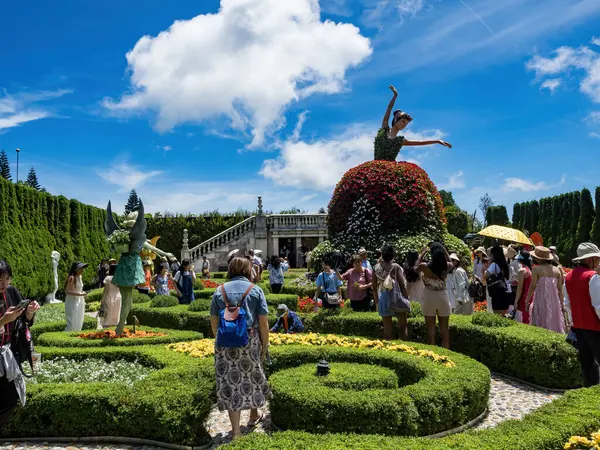 stock image Da Nang, Vietnam -May 28,2024 :Sun World Ba Na Hills is a resort complex combining entertainment with the highest level in Vietnam,traveling on cable lines, watching the primeval forest in succession.