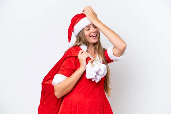 Giovane Donna Caucasica Vestita Mamma Noel Tenendo Sacco Natale Isolato — Foto Stock