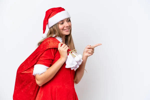 Mulher Caucasiana Jovem Vestida Como Mamãe Noel Segurando Saco Natal — Fotografia de Stock