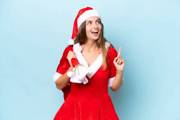 Jonge Blanke Vrouw Verkleed Als Mama Noel Houden Kerstzak Geïsoleerd — Stockfoto