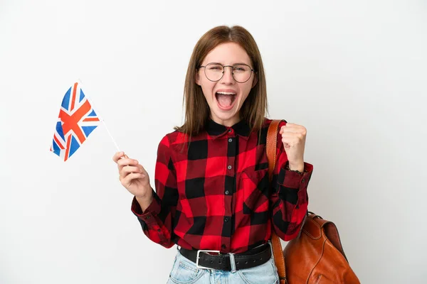 Mladá Žena Drží Vlajku Spojeného Království Izolované Modrém Pozadí Slaví — Stock fotografie