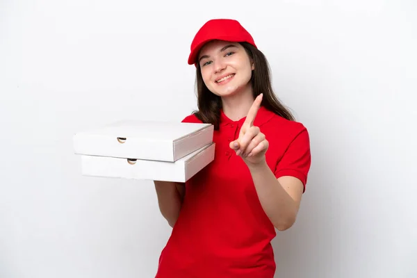 Entrega Pizza Russa Jovem Pegando Caixas Pizza Isoladas Fundo Branco — Fotografia de Stock