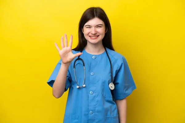年轻外科医生俄罗斯妇女 黄种人 手指5根 — 图库照片