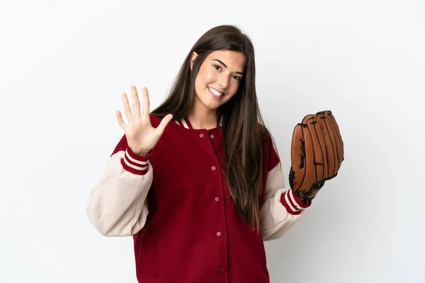 プレーヤーブラジル人女性で野球手袋を白い背景に隔離されて5本指で数える — ストック写真