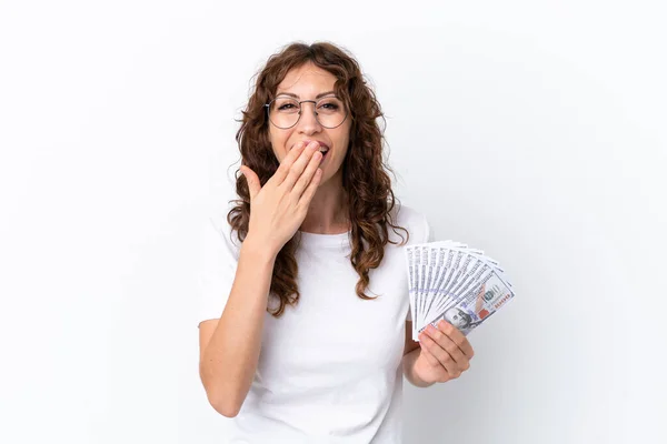 Mujer Joven Con Pelo Rizado Tomando Montón Dinero Aislado Fondo — Foto de Stock