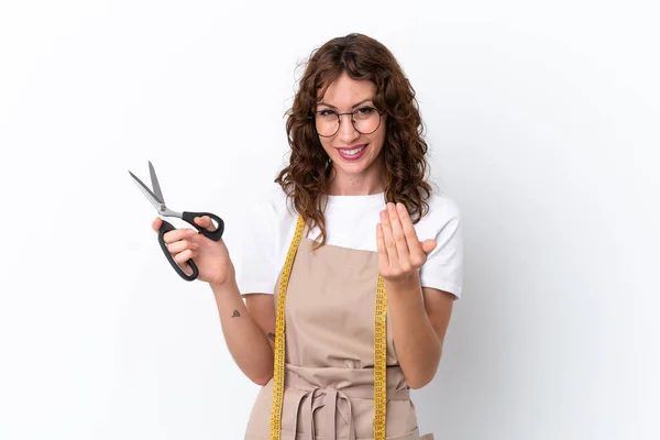 Young Caucasian Seamstress Woman Isolated White Background Inviting Come Hand — Stock Photo, Image