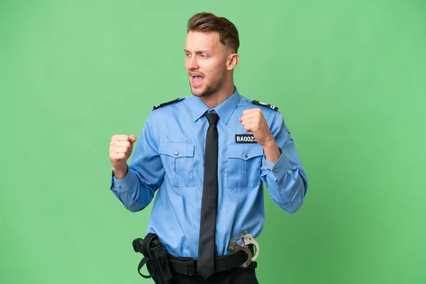 Jonge Politieman Geïsoleerde Achtergrond Viert Overwinning — Stockfoto