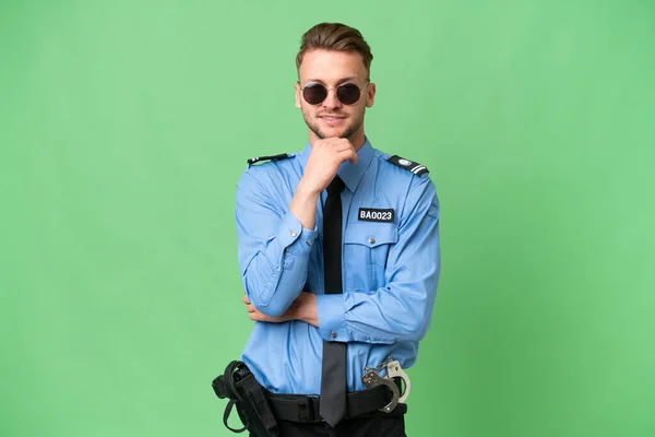 Joven Policía Sobre Fondo Aislado Con Gafas Sonriendo —  Fotos de Stock