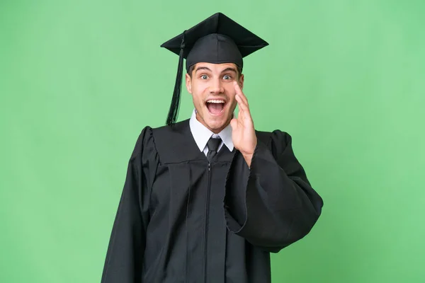 Jovem Universitário Graduado Caucasiano Sobre Fundo Isolado Com Surpresa Expressão — Fotografia de Stock