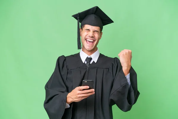 Üniversite Mezunu Genç Bir Beyaz Adam Izole Edilmiş Geçmişinde Telefon — Stok fotoğraf