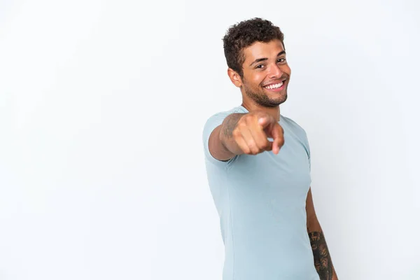Junge Hübsche Brasilianische Mann Isoliert Auf Weißem Hintergrund Zeigt Nach — Stockfoto