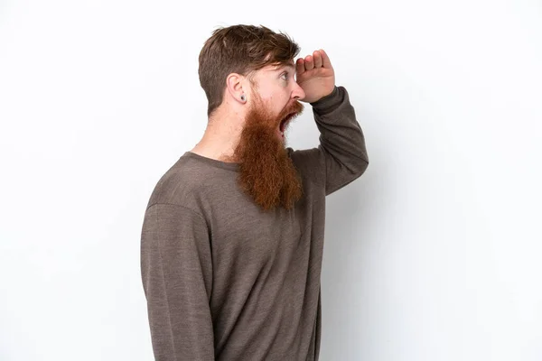 Homem Ruivo Com Barba Isolada Fundo Branco Com Expressão Surpresa — Fotografia de Stock