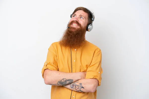 Telemarketer Man Geïsoleerd Witte Achtergrond Zoek Naar Boven Terwijl Glimlachen — Stockfoto