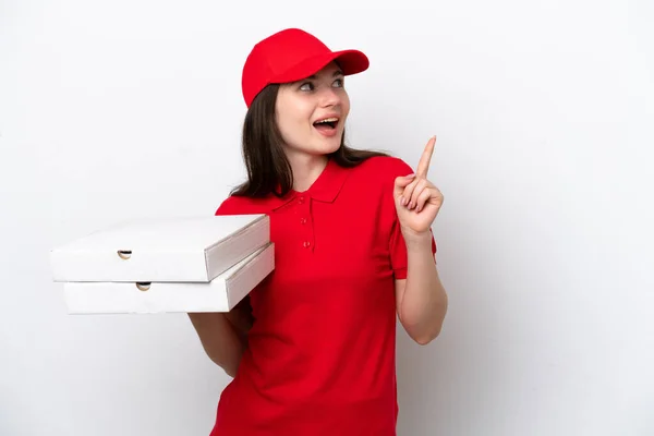 Молодая Российская Доставка Пиццы Подобрать Коробки Пиццы Изолированы Белом Фоне — стоковое фото