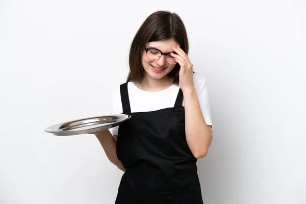 Junge Russische Köchin Mit Tablett Auf Weißem Hintergrund Lacht — Stockfoto